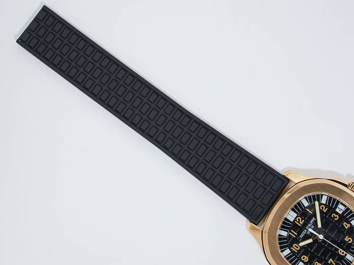 Patek Philippe Aquanaut Ref. 5065J-001 Yellow Gold Black Dial Used 5h3ebcnd
