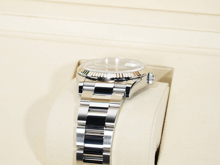 Rolex Datejust 36 Ref. 126234 Stainless Steel/White Gold Bright Blue Dial Oyster Bracelet Used 5hxno6vf