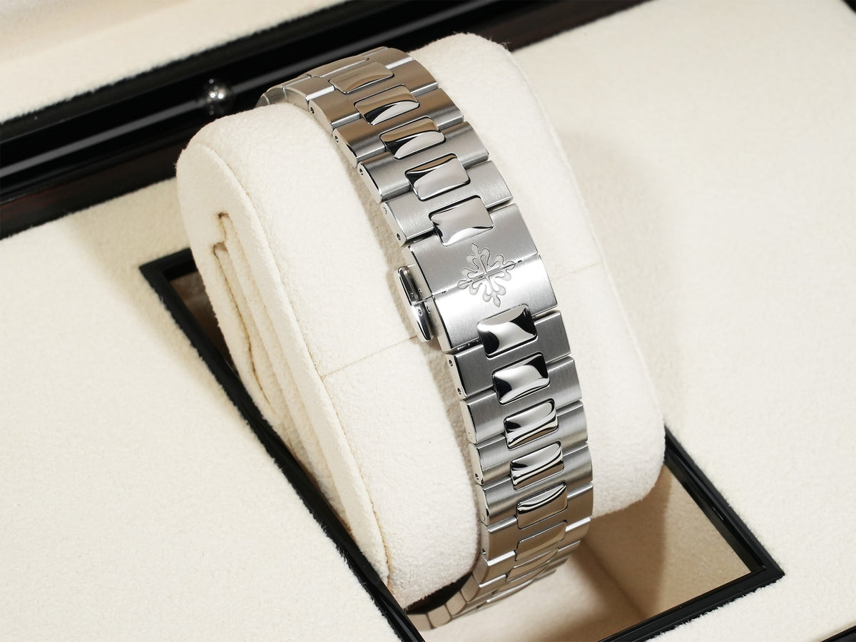 パテックフィリップ ノーチラス トラベルタイム クロノグラフ Ref.5990/1A-011 ステンレススチール ブルーソレイユ文字盤 美品 36jjyeh2