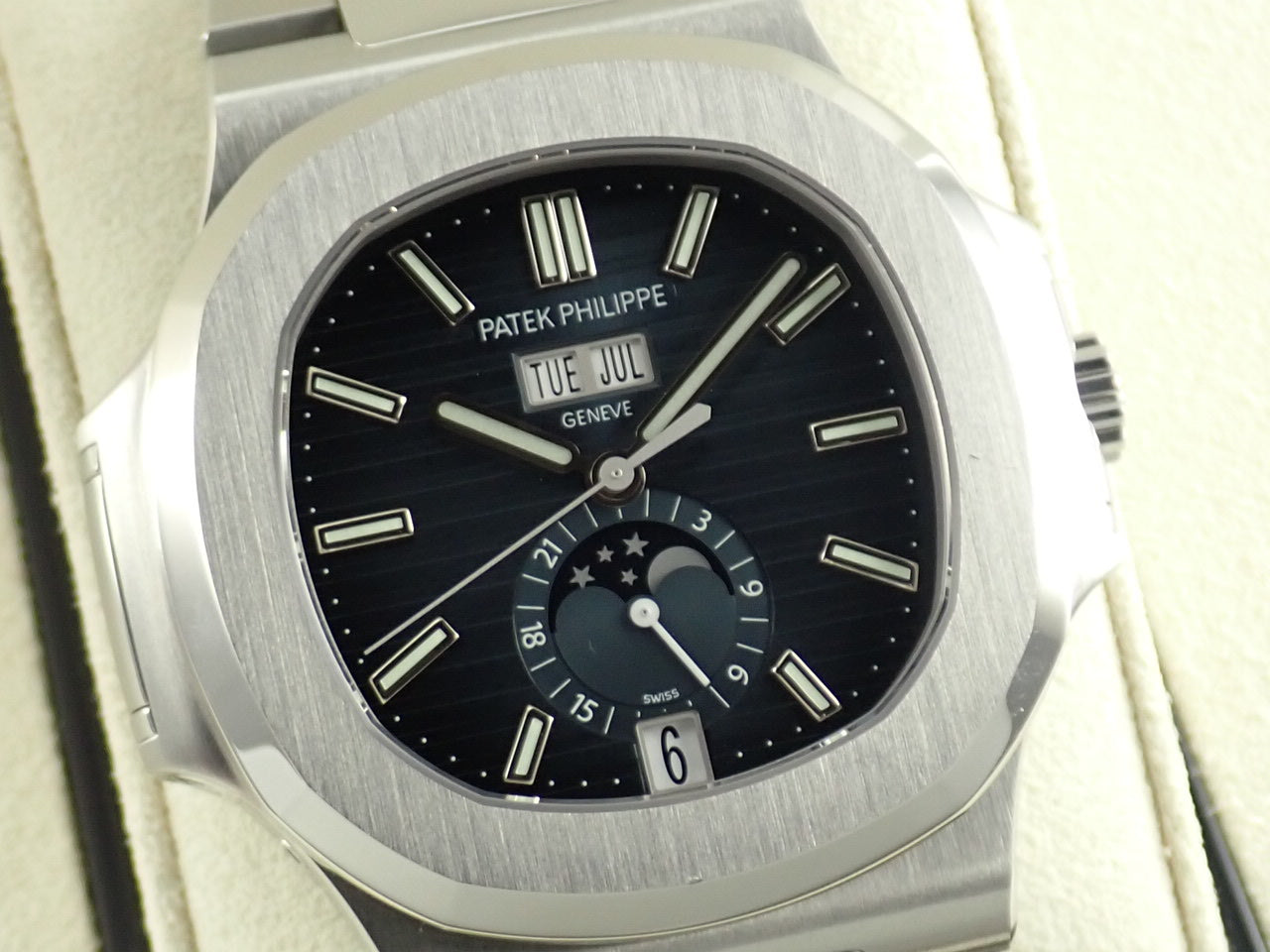 Patek Philippe Nautilus Annual Calendar Blue Dial &lt;Warranty, Box, etc.&gt;