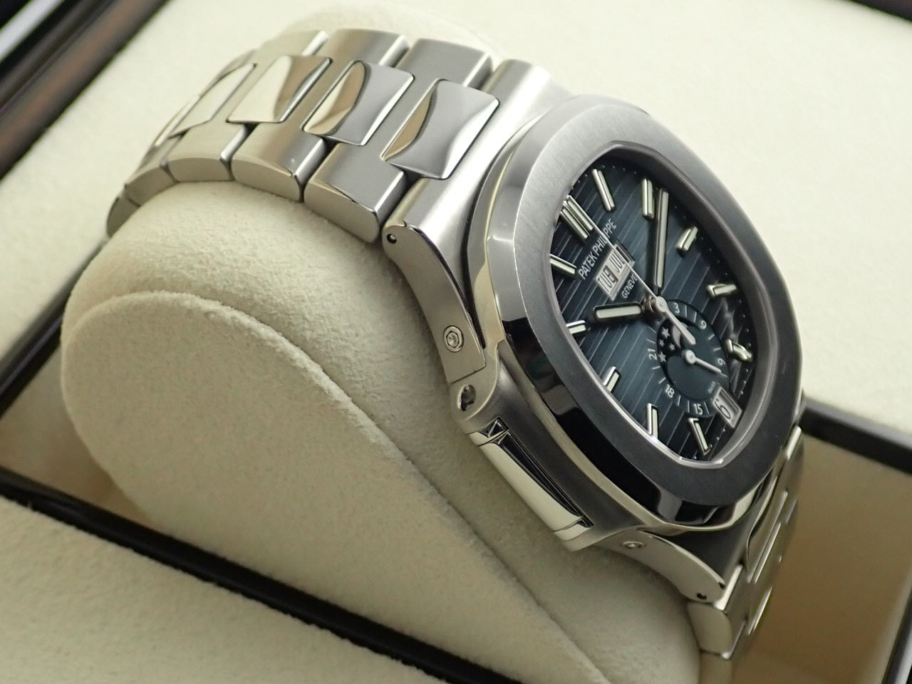 Patek Philippe Nautilus Annual Calendar Blue Dial &lt;Warranty, Box, etc.&gt;