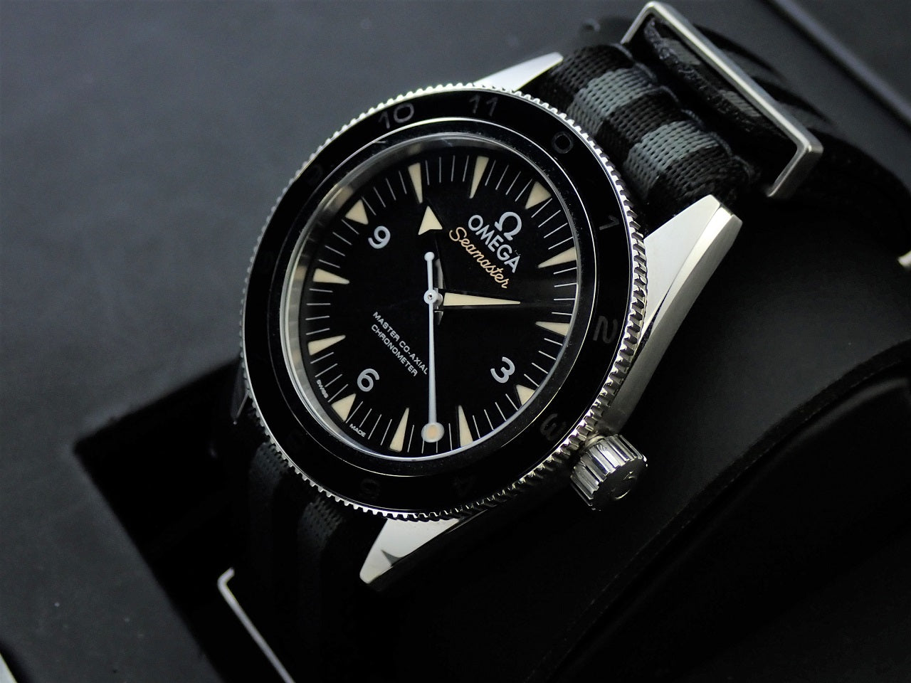 SW Omega 6 SIGNATURE Edition 世界300本限定 新品 Seamaster Diver 300M 42 mm, セドナゴールド ラバーストラップ