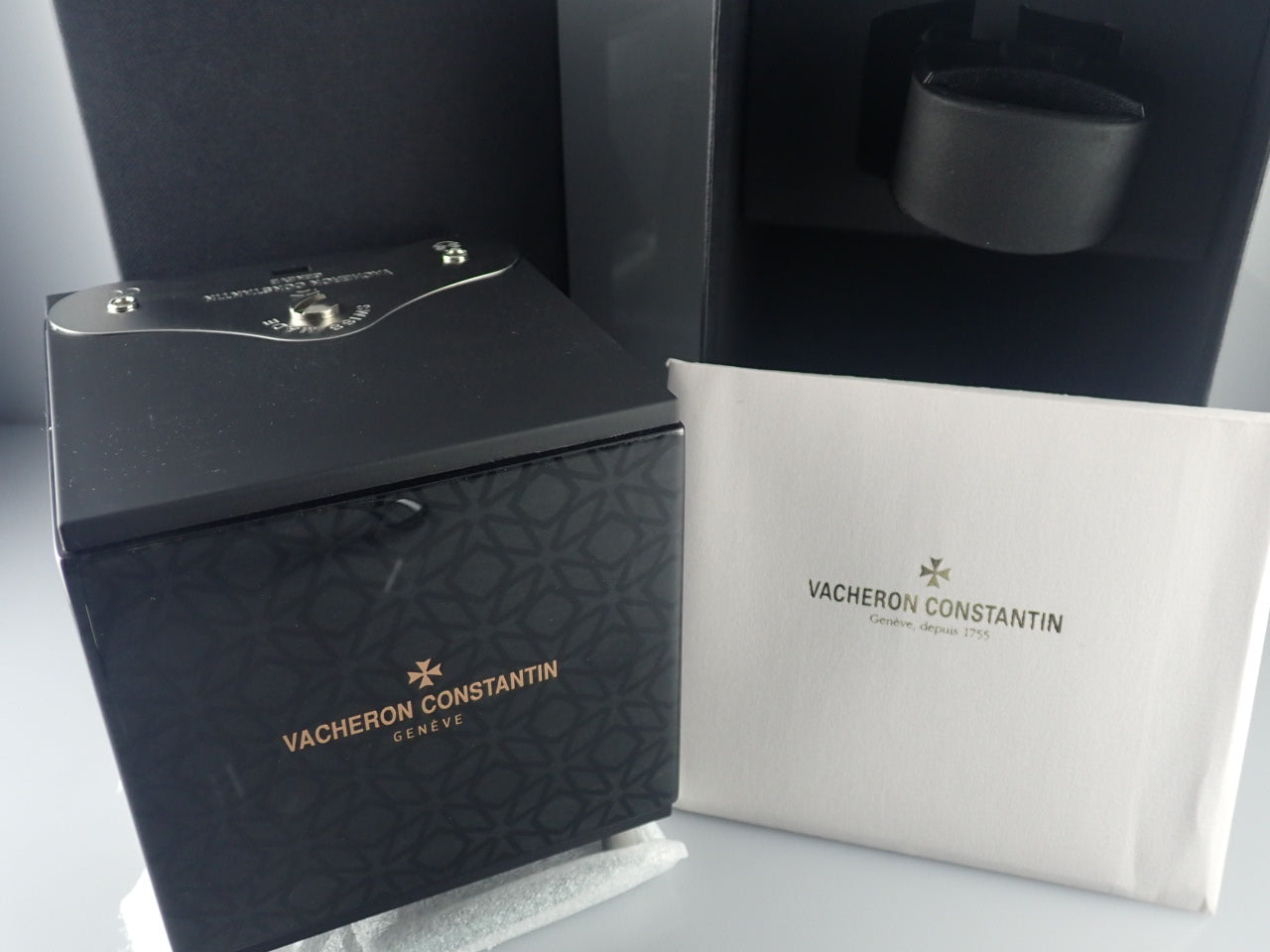 Vacheron Constantin Overseas Extra-Thin Perpetual Calendar &lt;Warranty, Box, etc.&gt;