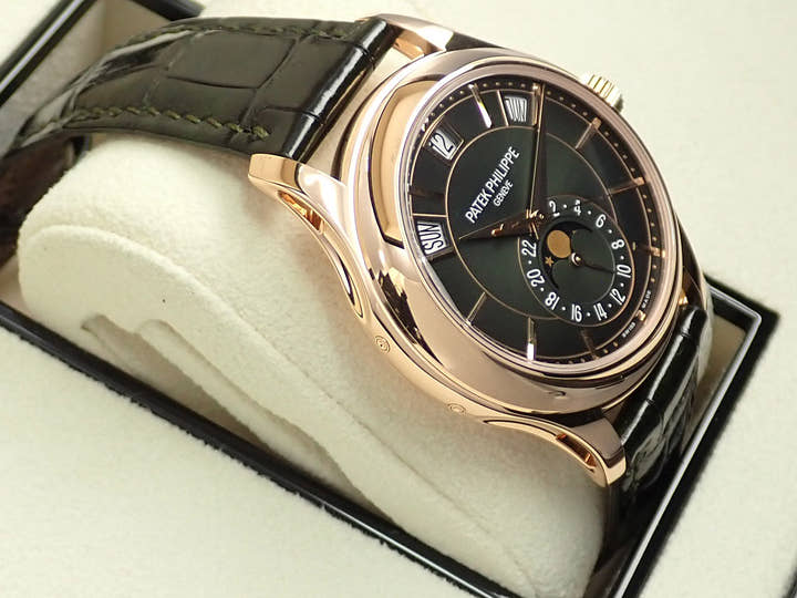 パテックフィリップ アニュアルカレンダー Ref.5205R-011 ローズゴールド オリーブグリーン文字盤