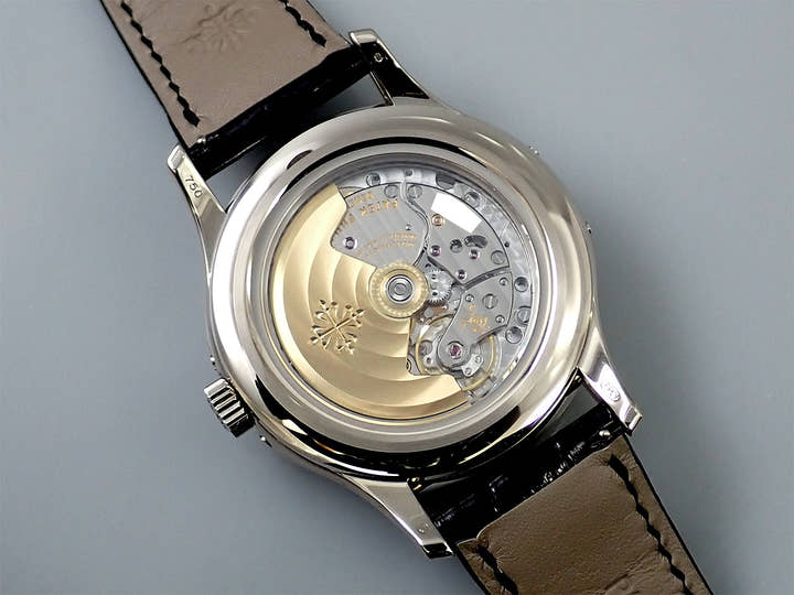 パテックフィリップ アニュアルカレンダー Ref.5205G-013 ホワイトゴールド ブルーブラックグラデーション文字盤
