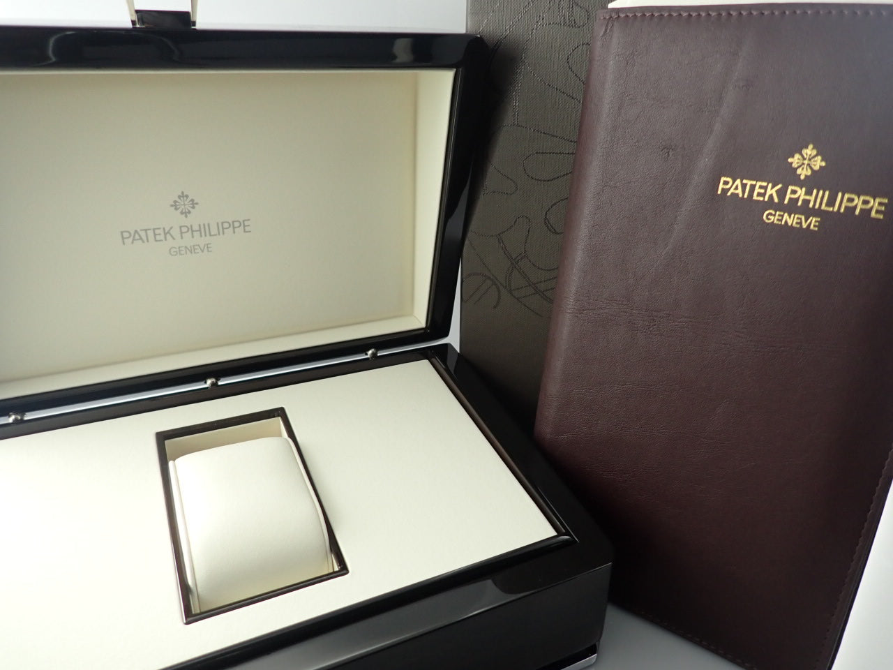 Patek Philippe Annual Calendar &lt;Warranty, Box, etc.&gt;