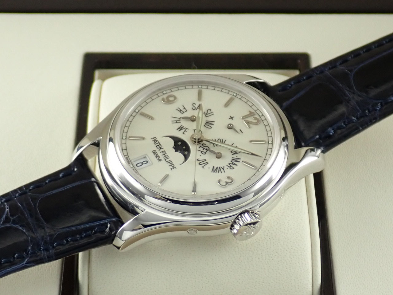 Patek Philippe Annual Calendar &lt;Warranty, Box, etc.&gt;