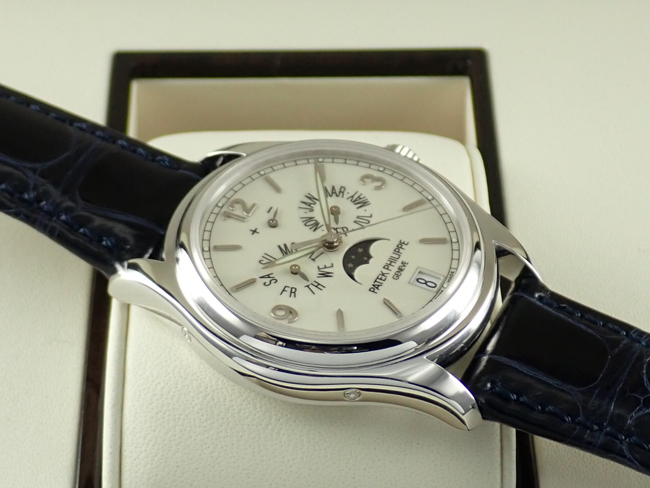 Patek Philippe Annual Calendar &lt;Warranty, Box, etc.&gt;