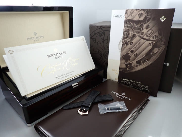 Patek Philippe Annual Calendar Ref. 5205G-013 White Gold Blue-Black Gradated Dial