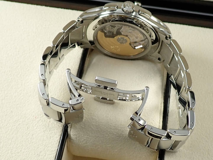 パテックフィリップ アニュアルカレンダー クロノグラフ Ref.5905/1A-001 ステンレススチール オリーブグリーン ソレイユ文字盤