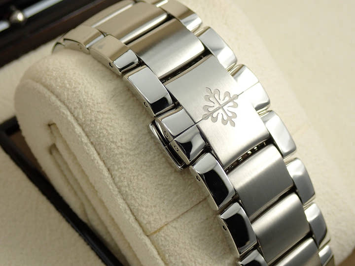 パテックフィリップ アニュアルカレンダー クロノグラフ Ref.5905/1A-001 ステンレススチール オリーブグリーン ソレイユ文字盤