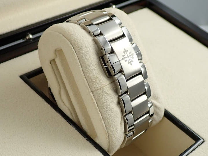 パテックフィリップ アニュアルカレンダー クロノグラフ Ref.5905/1A-001 ステンレススチール オリーブグリーン ソレイユ文字盤