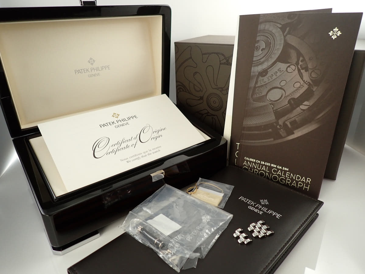 パテックフィリップ アニュアルカレンダー クロノグラフ Ref.5960/1A-001 シルバー文字盤 中古 61VAH1P5