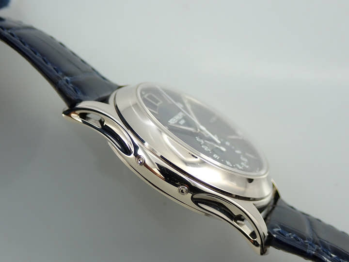 パテックフィリップ アニュアルカレンダー Ref.5205G-013 ホワイトゴールド ブルーブラックグラデーション文字盤