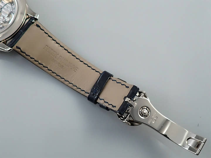 パテックフィリップ アニュアルカレンダー Ref.5205G-013 ホワイトゴールド ブルーブラックグラデーション文字盤