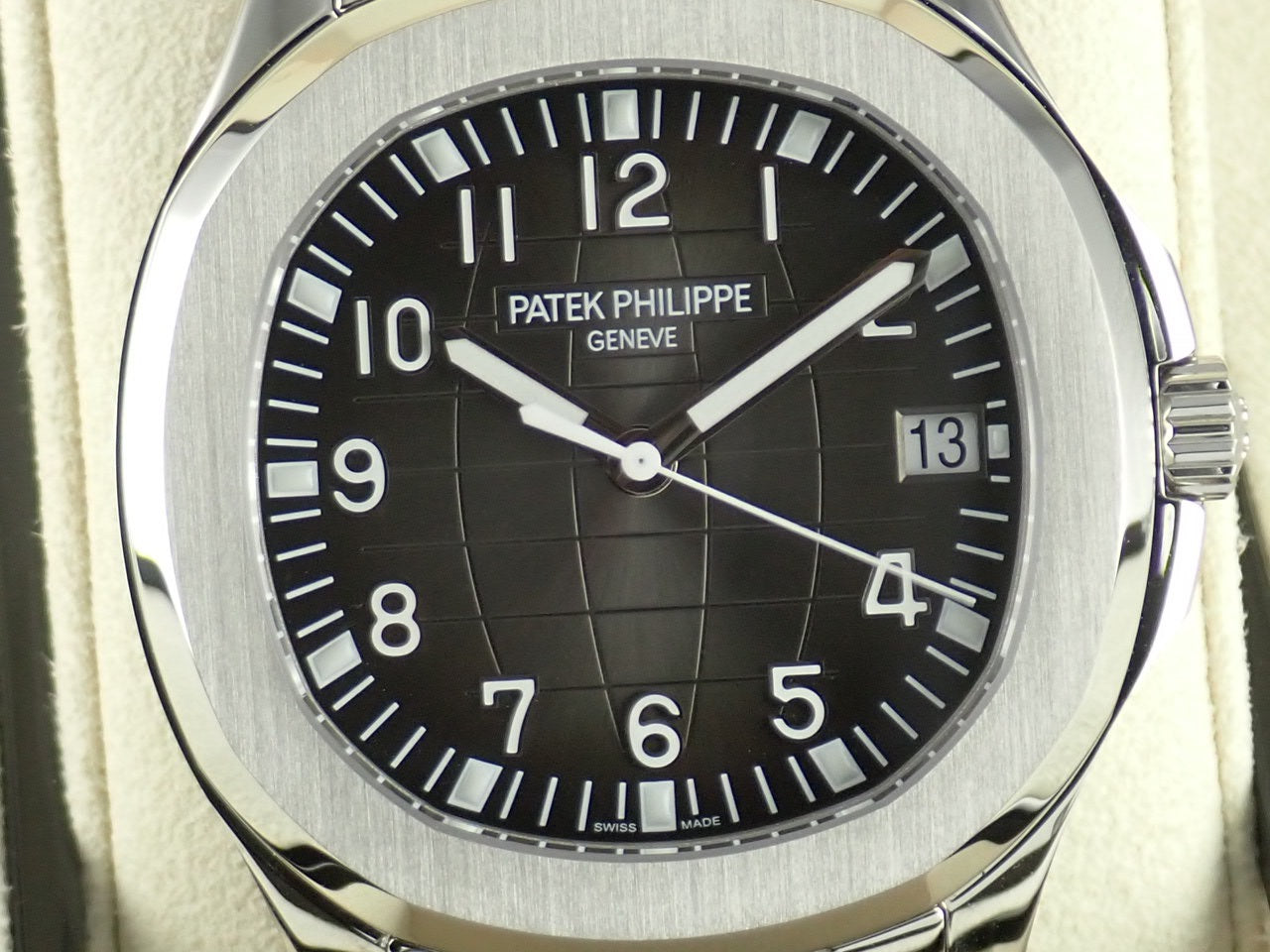 Patek Philippe Aquanaut Extra Large &lt;Warranty, Box, etc.&gt;