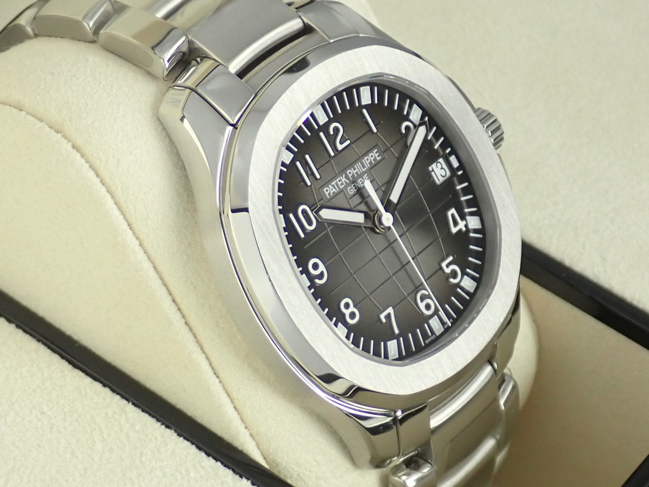 Patek Philippe Aquanaut Extra Large &lt;Warranty, Box, etc.&gt;