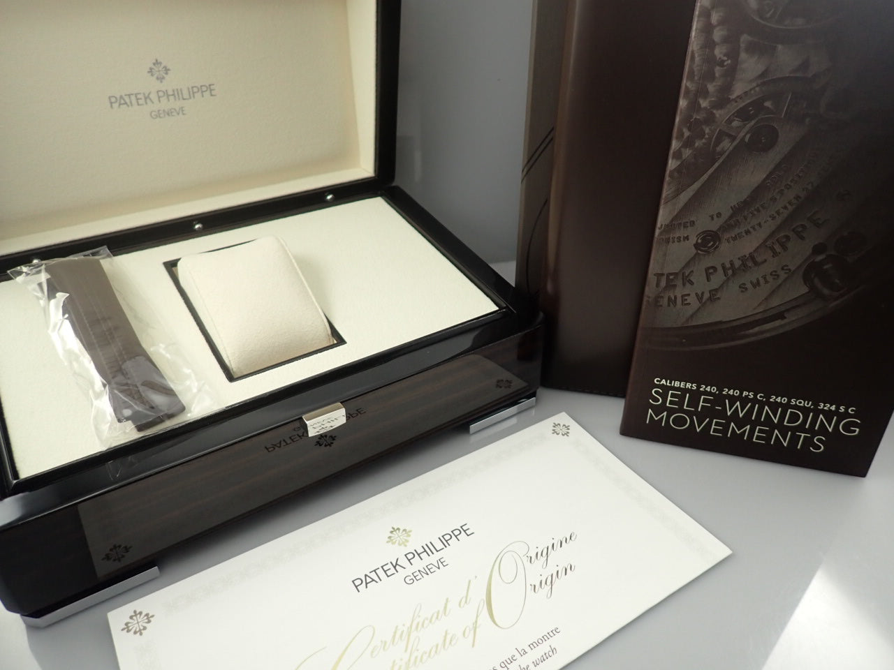 Patek Philippe Aquanaut &lt;Warranty box and other details&gt;