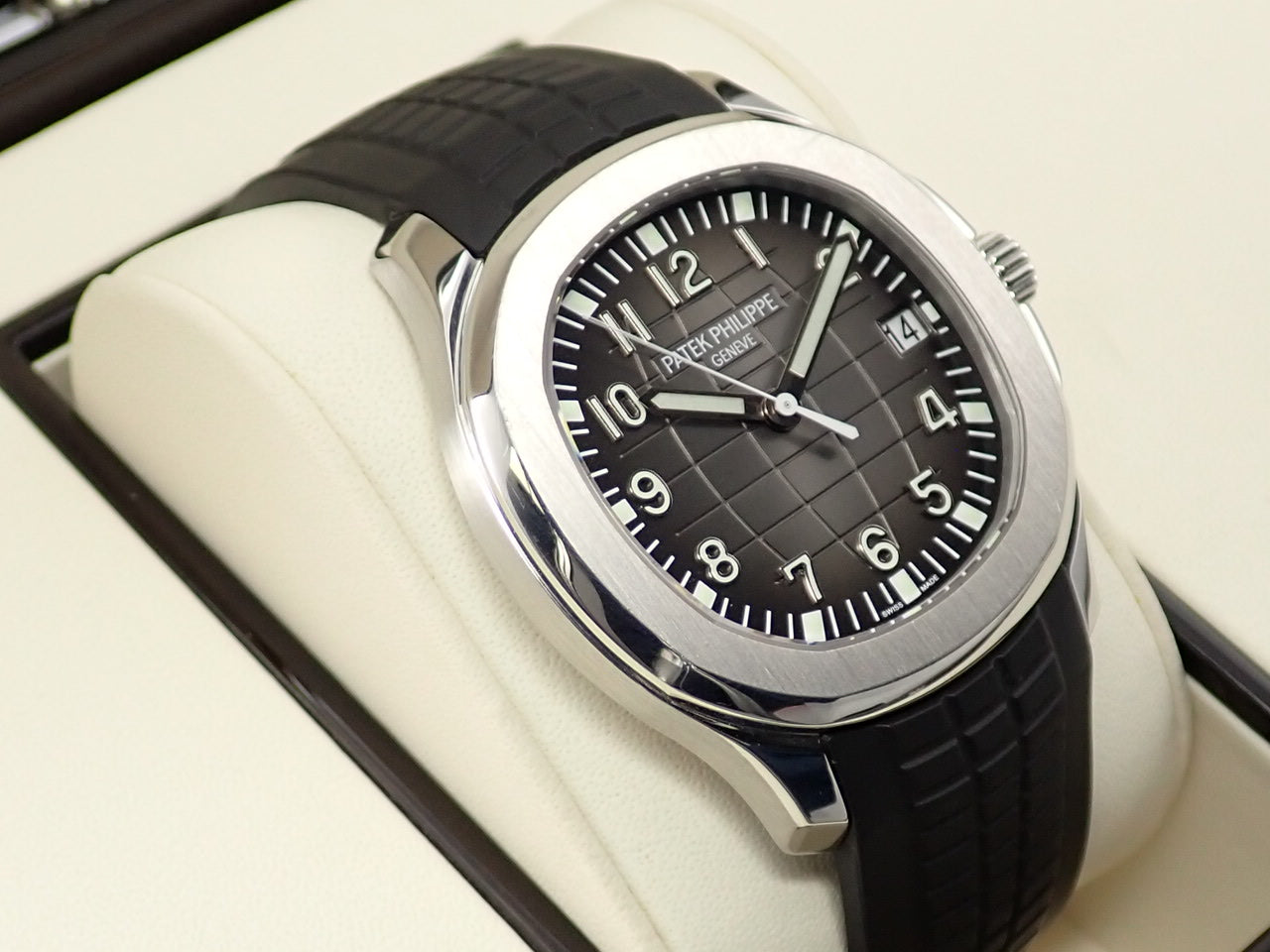 Patek Philippe Aquanaut Extra Large &lt;Warranty, Box, etc.&gt;