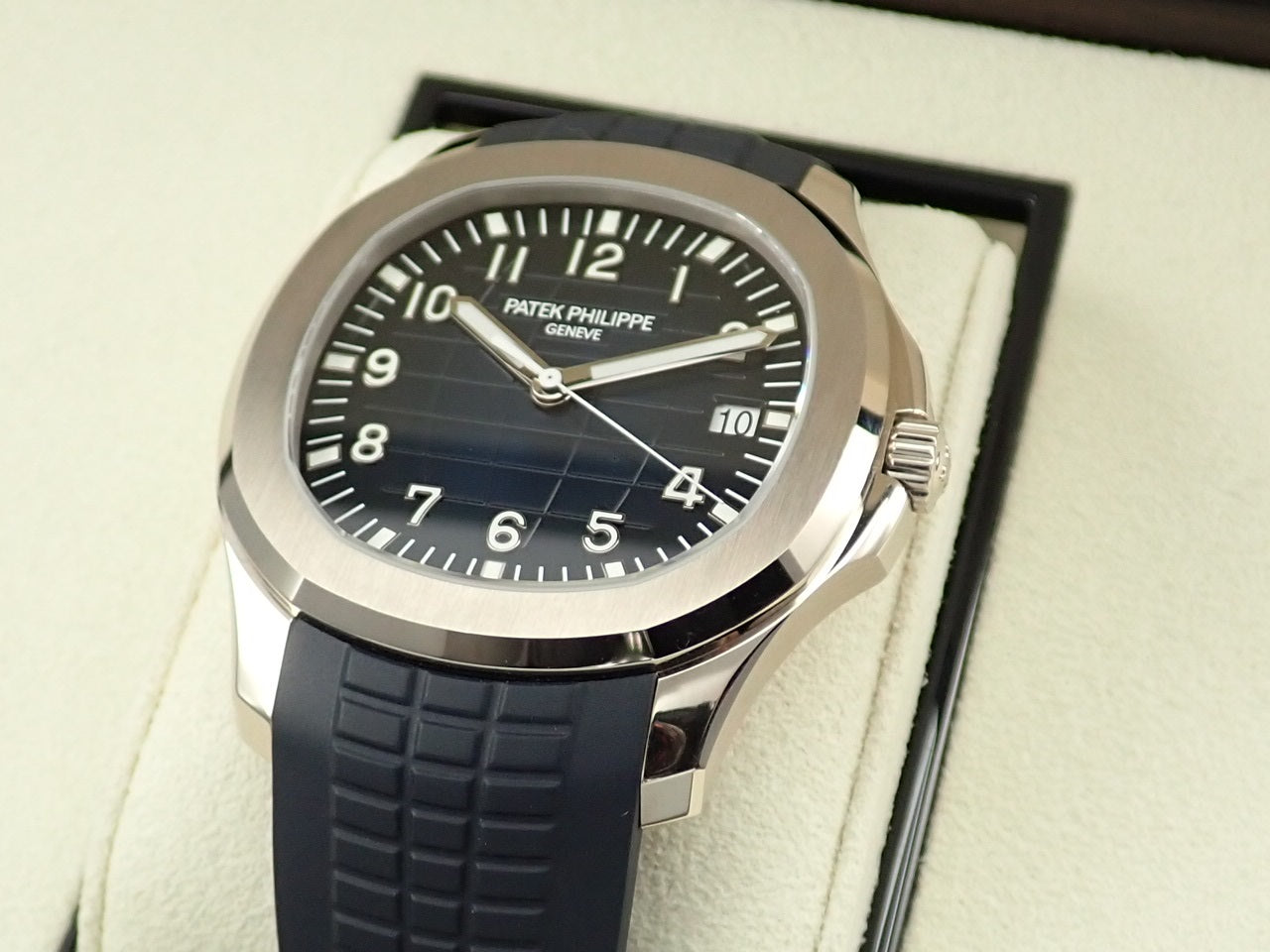 Patek Philippe Aquanaut &lt;Warranty box and other details&gt;