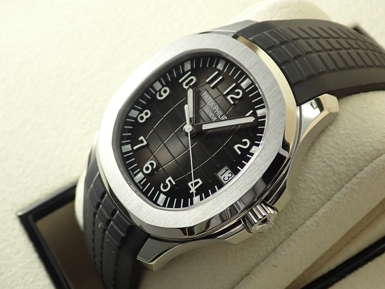 Patek Philippe Aquanaut Extra Large &lt;Warranty, Box, etc.&gt;