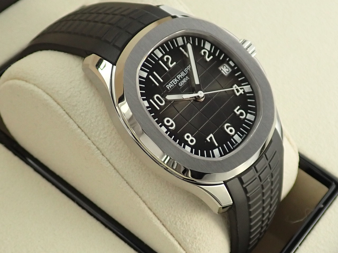 Patek Philippe Aquanaut Extra Large &lt;Warranty, Box, etc.&gt;