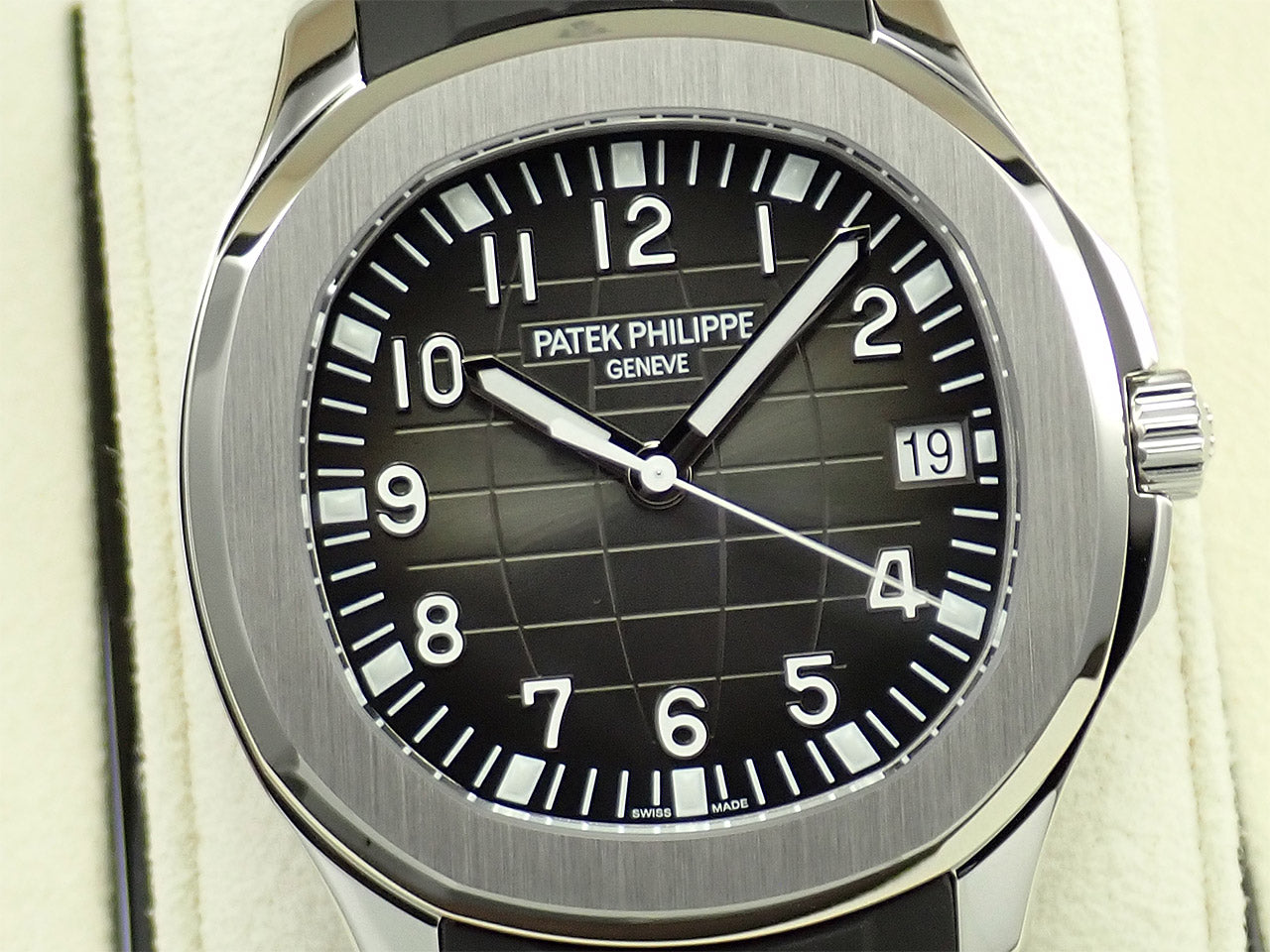 Patek Philippe Aquanaut Extra Large &lt;Warranty, Box, etc.&gt;