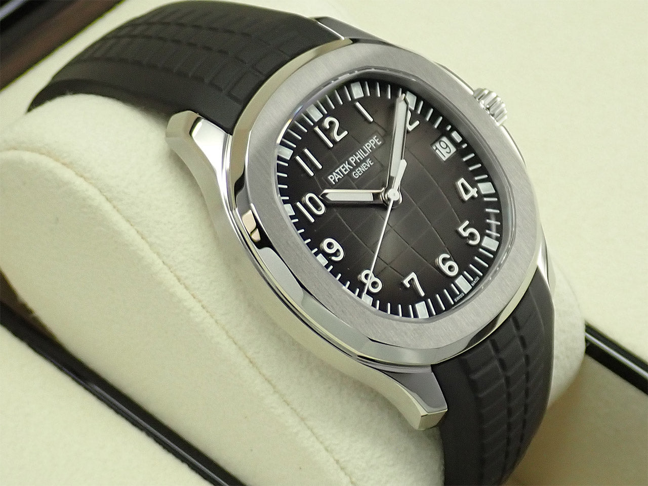 Patek Philippe Aquanaut Extra Large &lt;Warranty, Box, etc.&gt;