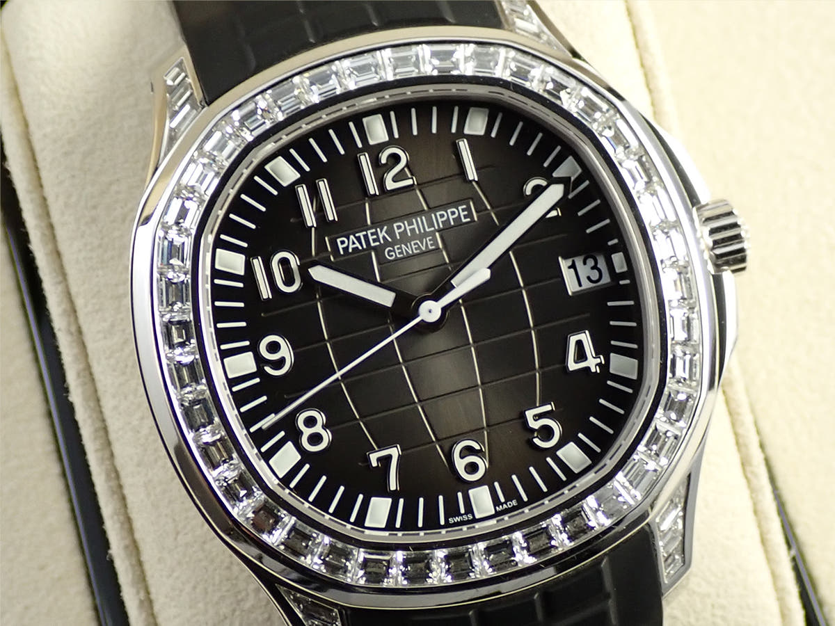 パテックフィリップ アクアノート エクストララージ Ref.5167/300G-010 ブラック文字盤 中古 5ZPKRAXZ