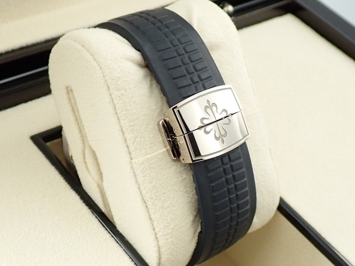 パテックフィリップ アクアノート Ref.5168G-001 ミッドナイトブルー文字盤 中古 2Z44M129