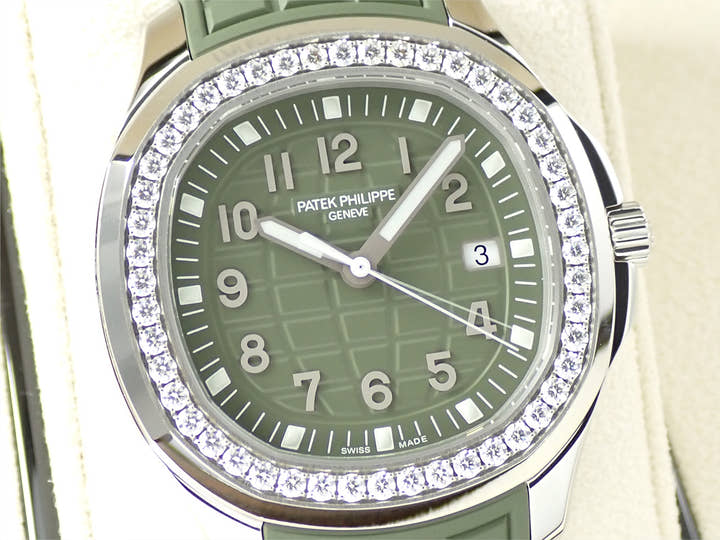 パテックフィリップ アクアノート Ref.5267/200A-011 ステンレススチール カーキグリーン文字盤