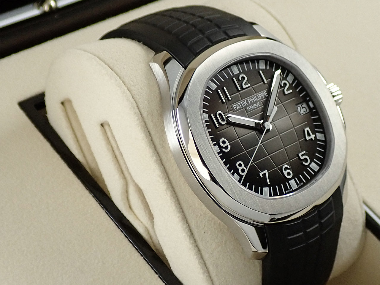 Patek Philippe Aquanaut Extra Large &lt;Warranty, Box, etc.&gt;