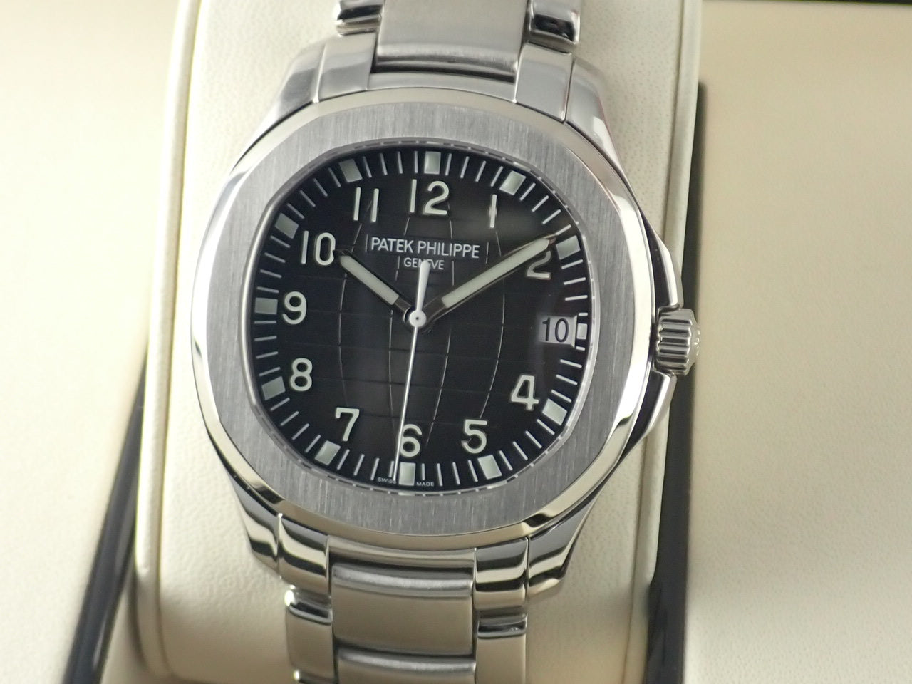 Patek Philippe Aquanaut S/S &lt;Warranty and Box&gt;