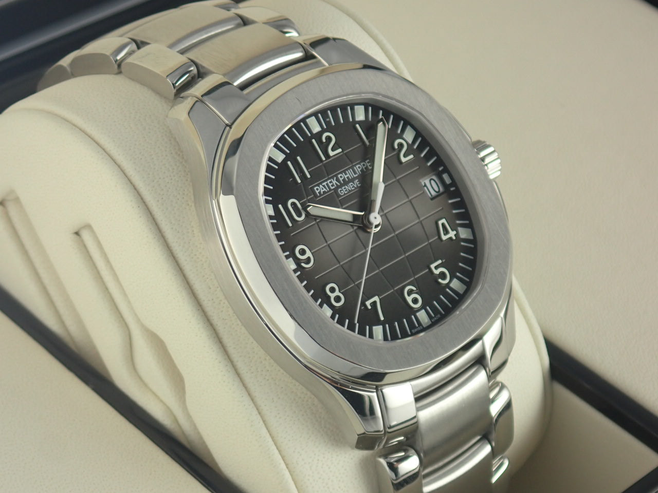 Patek Philippe Aquanaut S/S &lt;Warranty and Box&gt;