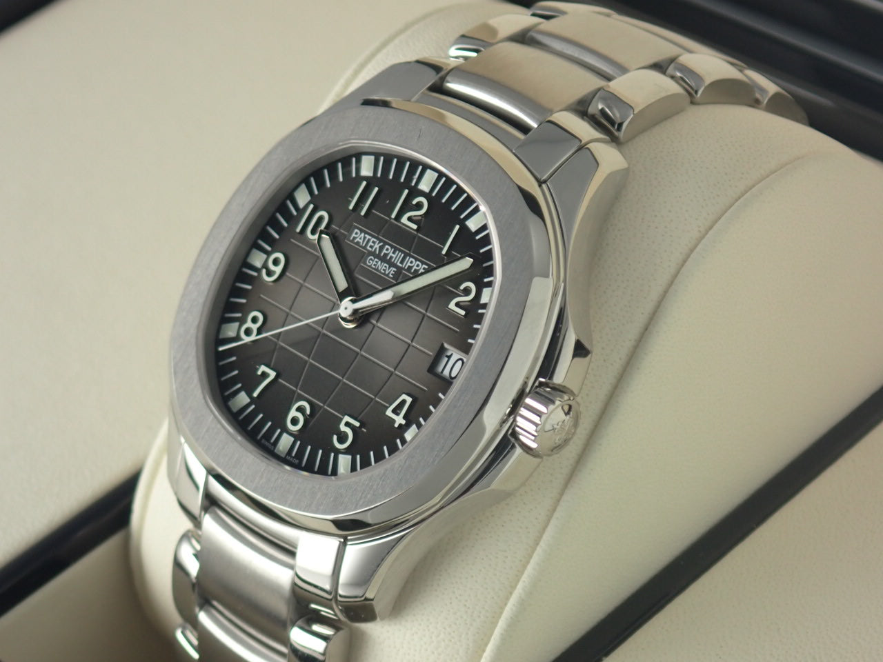 Patek Philippe Aquanaut S/S &lt;Warranty and Box&gt;