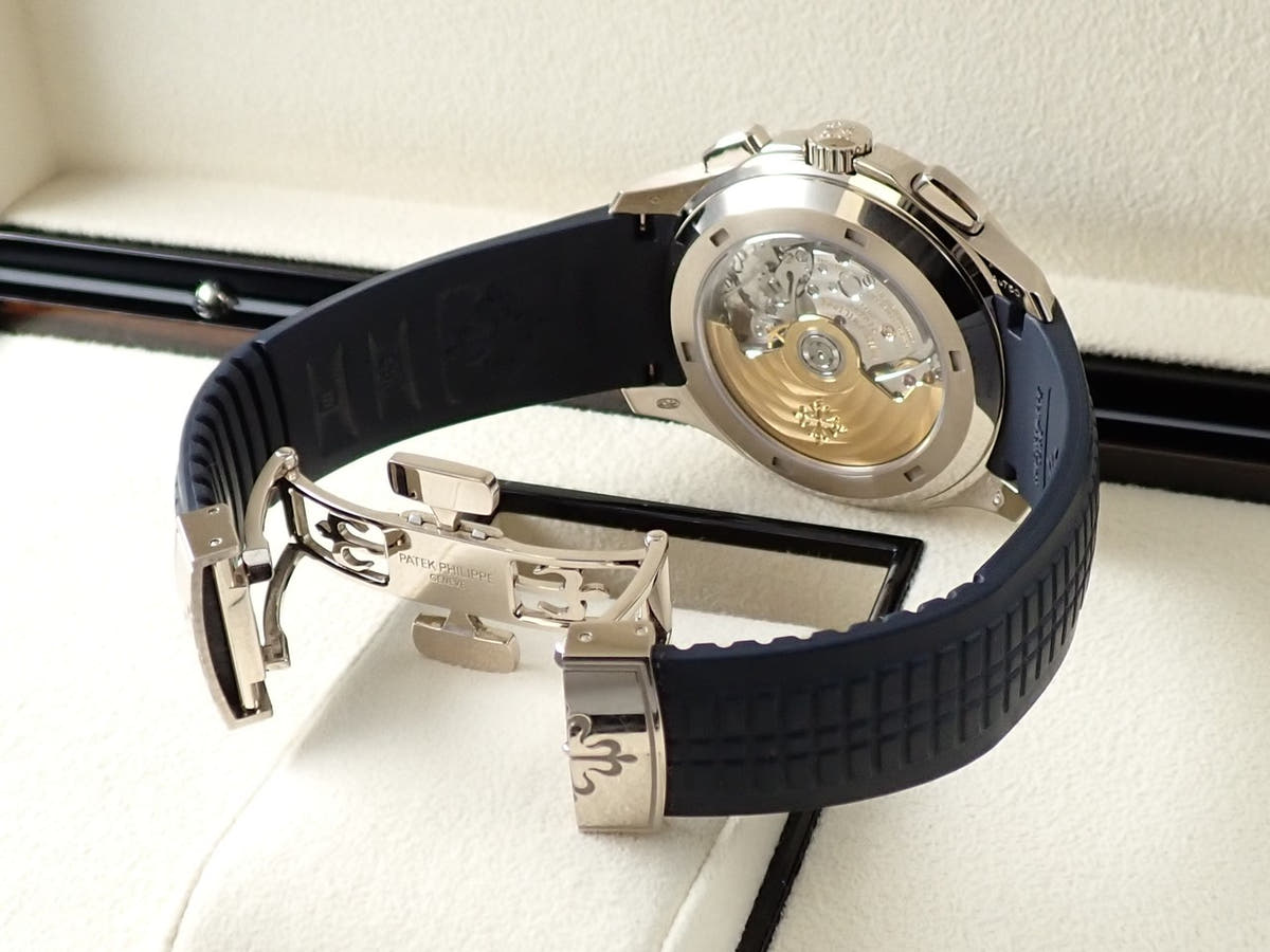 パテックフィリップ アクアノート クロノグラフ Ref.5968G-001 ミッドナイトブルー文字盤 中古 P2LX6KX2