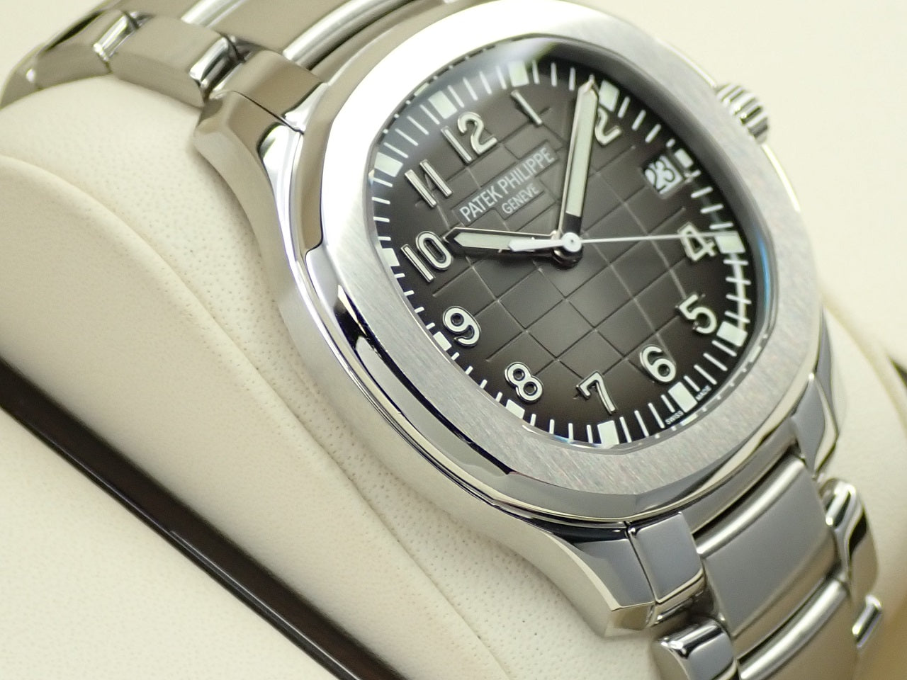 Patek Philippe Aquanaut Extra Large &lt;Warranty, Box, etc.&gt;