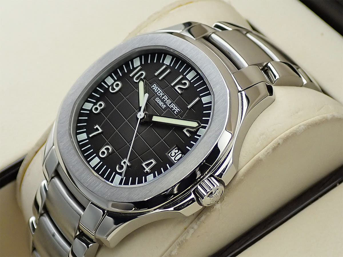 パテックフィリップ アクアノート エクストララージ Ref.5167/1A-001 ブラック文字盤 中古 P1X626R4