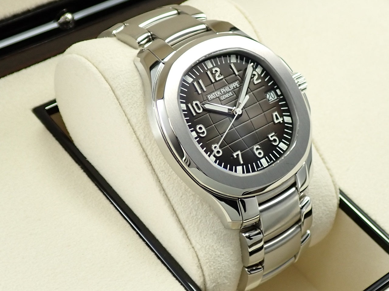 Patek Philippe Aquanaut Extra Large &lt;Warranty, Box, etc.&gt;