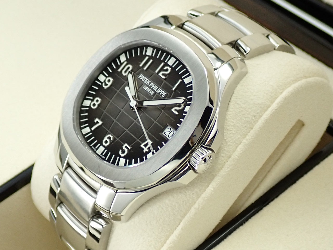 Patek Philippe Aquanaut Extra Large &lt;Warranty, Box, etc.&gt;