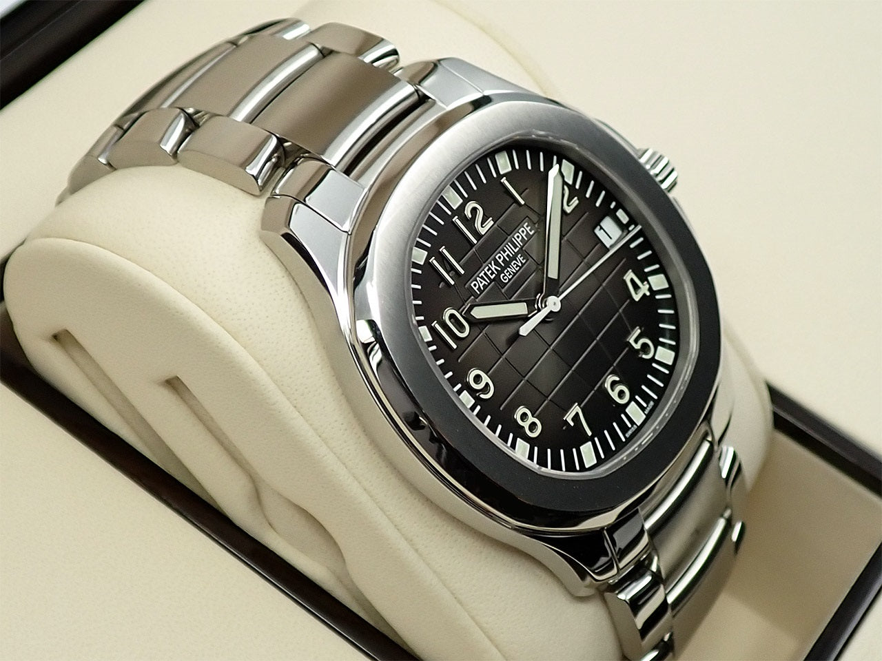 Patek Philippe Aquanaut Extra Large &lt;Warranty, Box, etc.&gt;