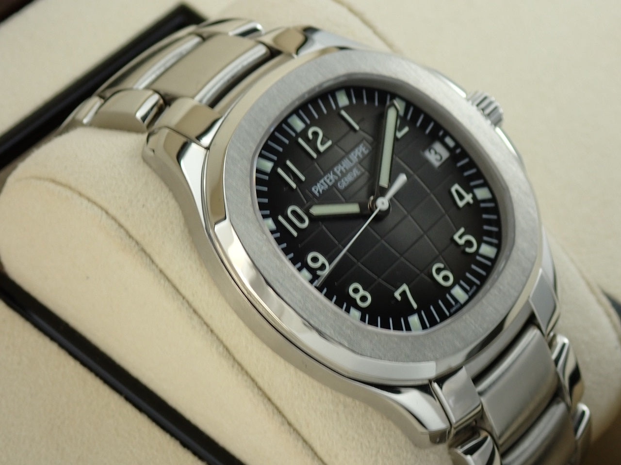 Patek Philippe Aquanaut Extra Large &lt;Warranty, Box, etc.&gt;