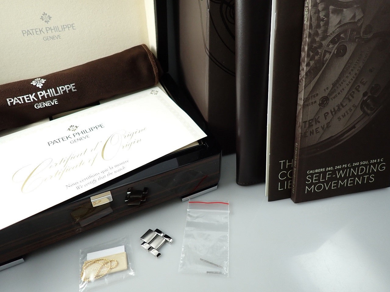 Patek Philippe Aquanaut Extra Large &lt;Warranty, Box, etc.&gt;