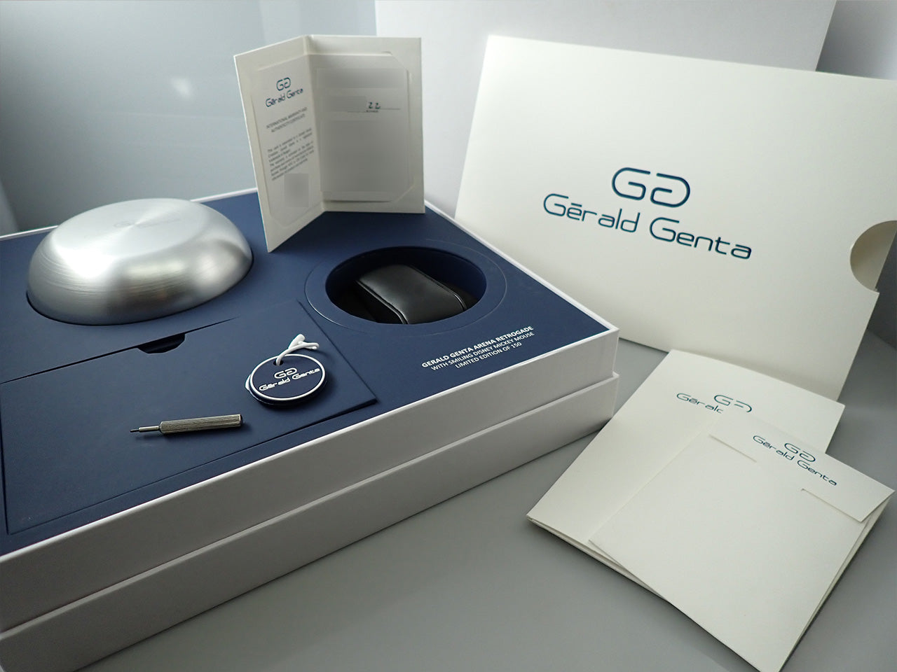 Gerald Genta Arena Retrograde Smile Mickey Mouse Disney
