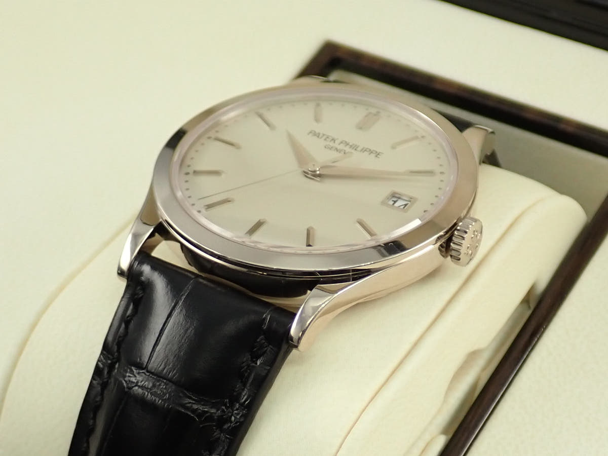 パテックフィリップ カラトラバ Ref.5296G-010 シルバー文字盤 中古 M5715108