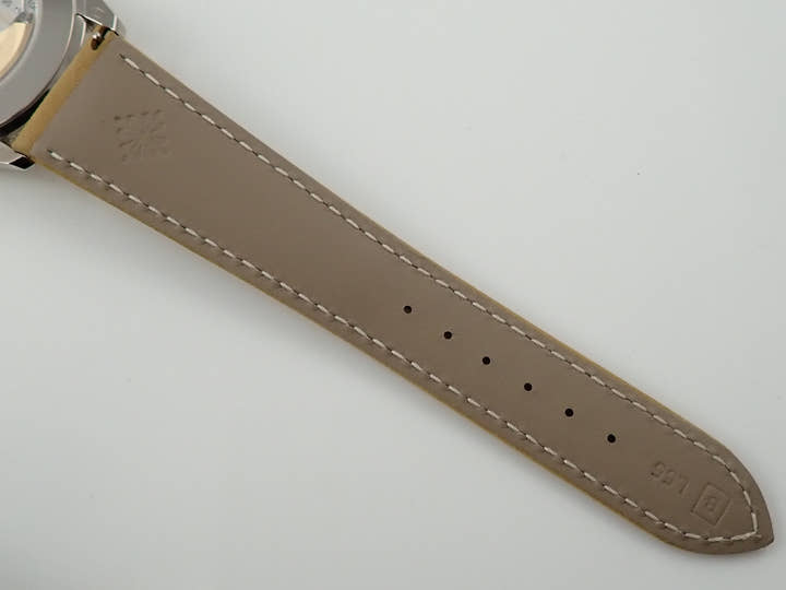 パテックフィリップ カラトラバ Ref.5226G-001 ホワイトゴールド ブラックグラデーションのテクスチャード ラック アントラサイト文字盤
