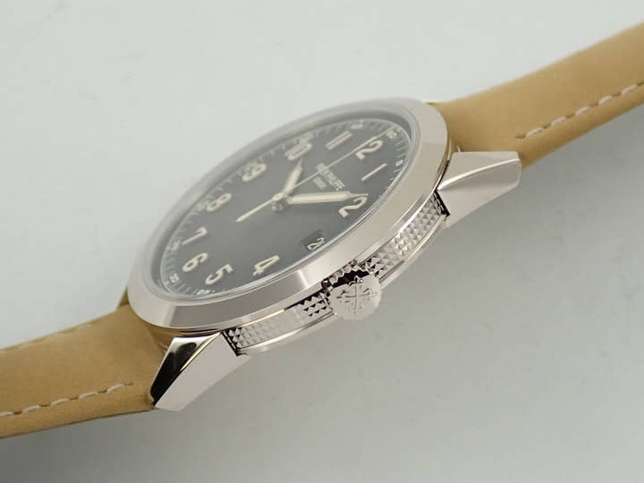 パテックフィリップ カラトラバ Ref.5226G-001 ホワイトゴールド ブラックグラデーションのテクスチャード ラック アントラサイト文字盤