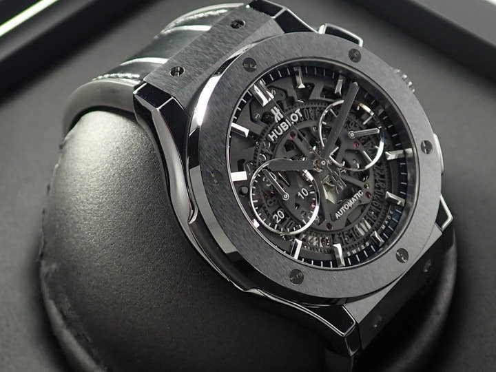 ウブロ クラシック フュージョン アエロ クロノグラフ ブラックマジック Ref.525.CM.0170.RX スケルトン文字盤 美品 Y3ZFSARZ