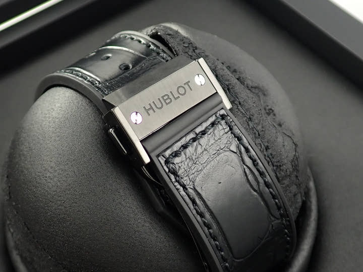 ウブロ クラシック フュージョン アエロ クロノグラフ ブラックマジック Ref.525.CM.0170.RX スケルトン文字盤 美品 Y3ZFSARZ