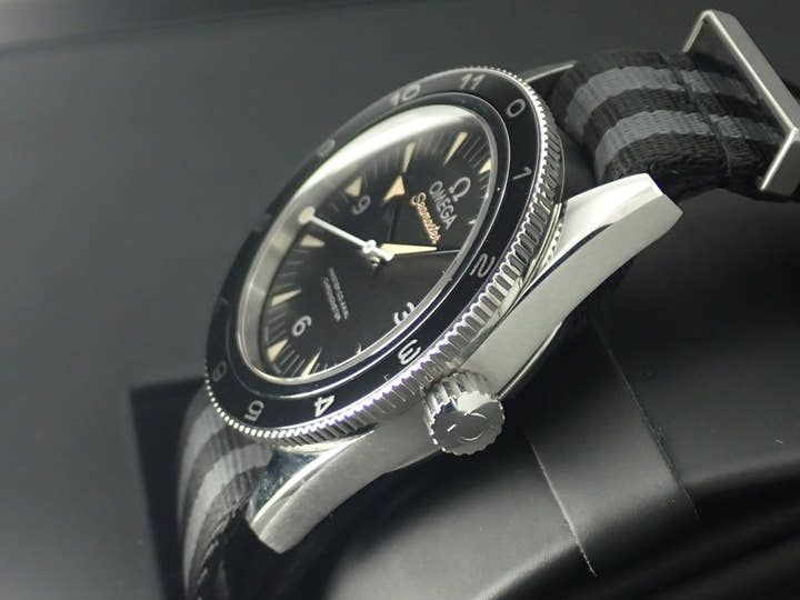 オメガ シーマスター 300 スペクター Ref.233.32.41.21.01.001 ブラック文字盤 極美品 Y9X4U143